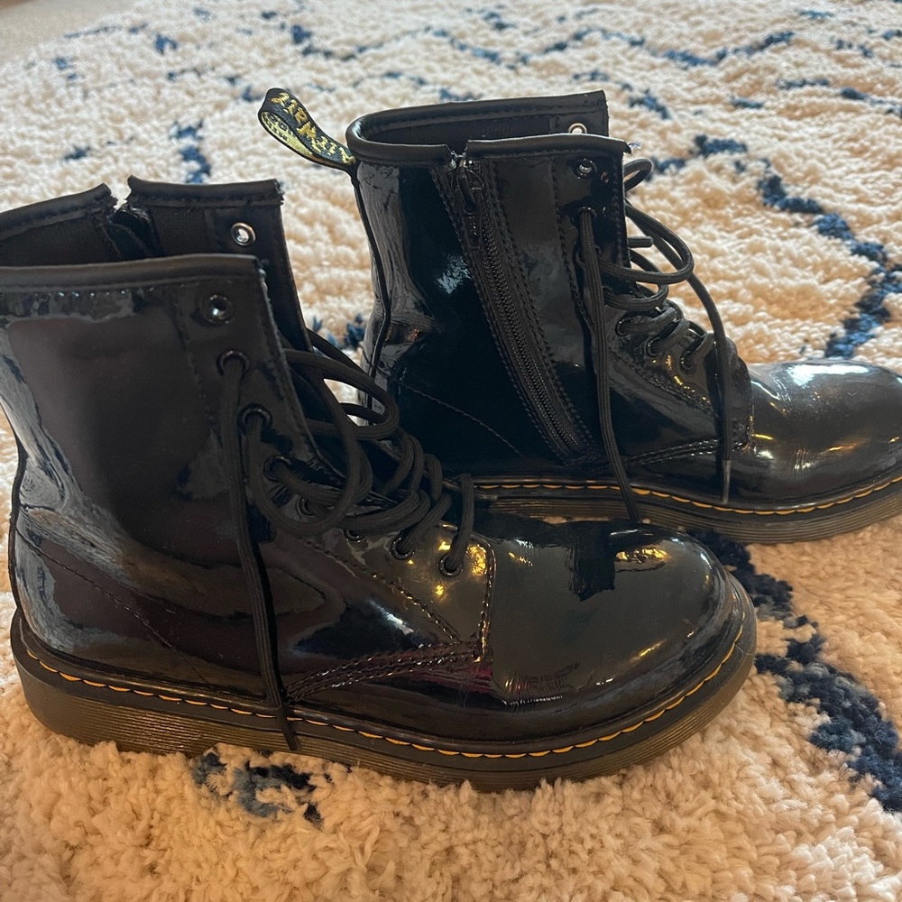Womens 7.5 doc martens barely worn
